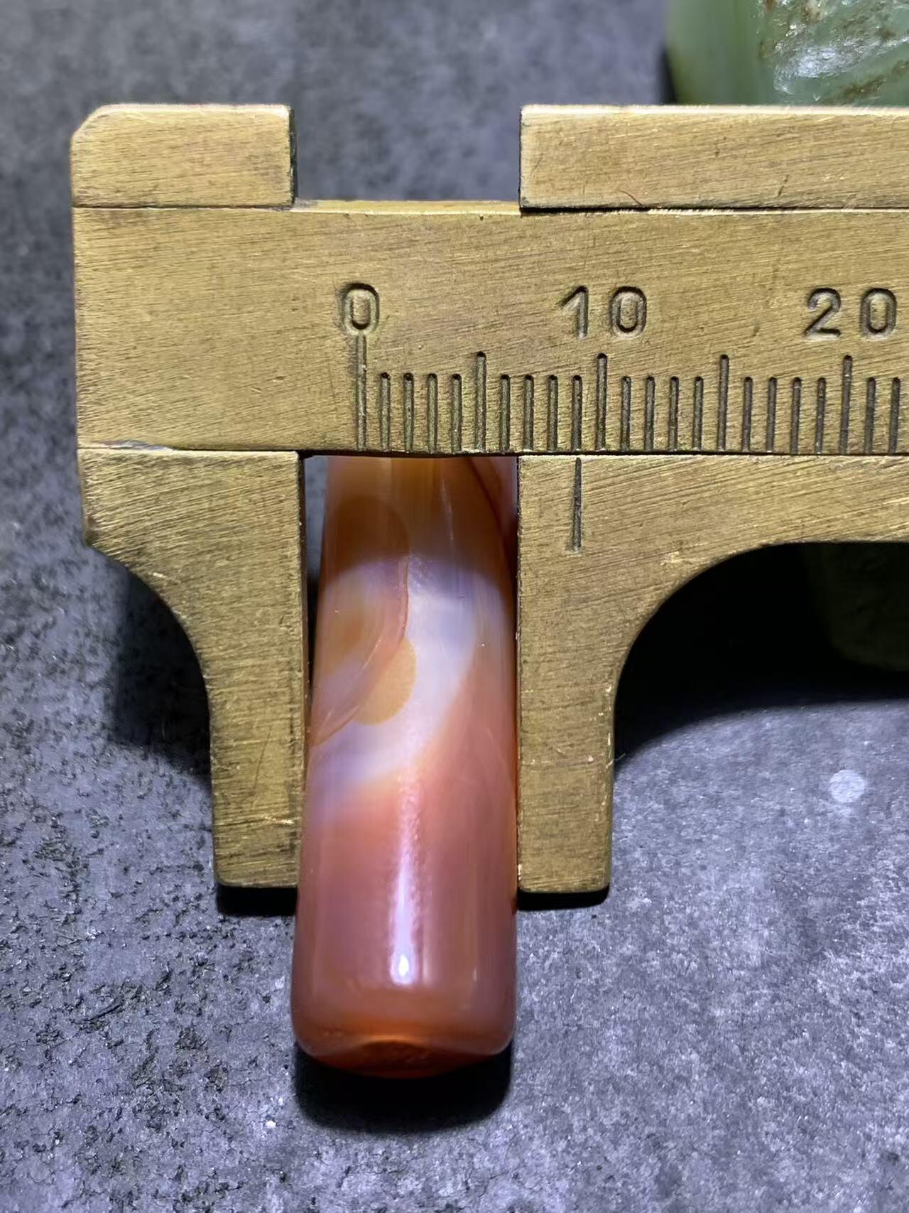 精美天眼纹缠丝玛瑙直桶，桶珠一个，