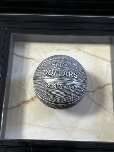 第187期拍卖 - 萨摩亚2021年篮球1盎司仿古3D立体球形纪念银币，999银，发行999枚