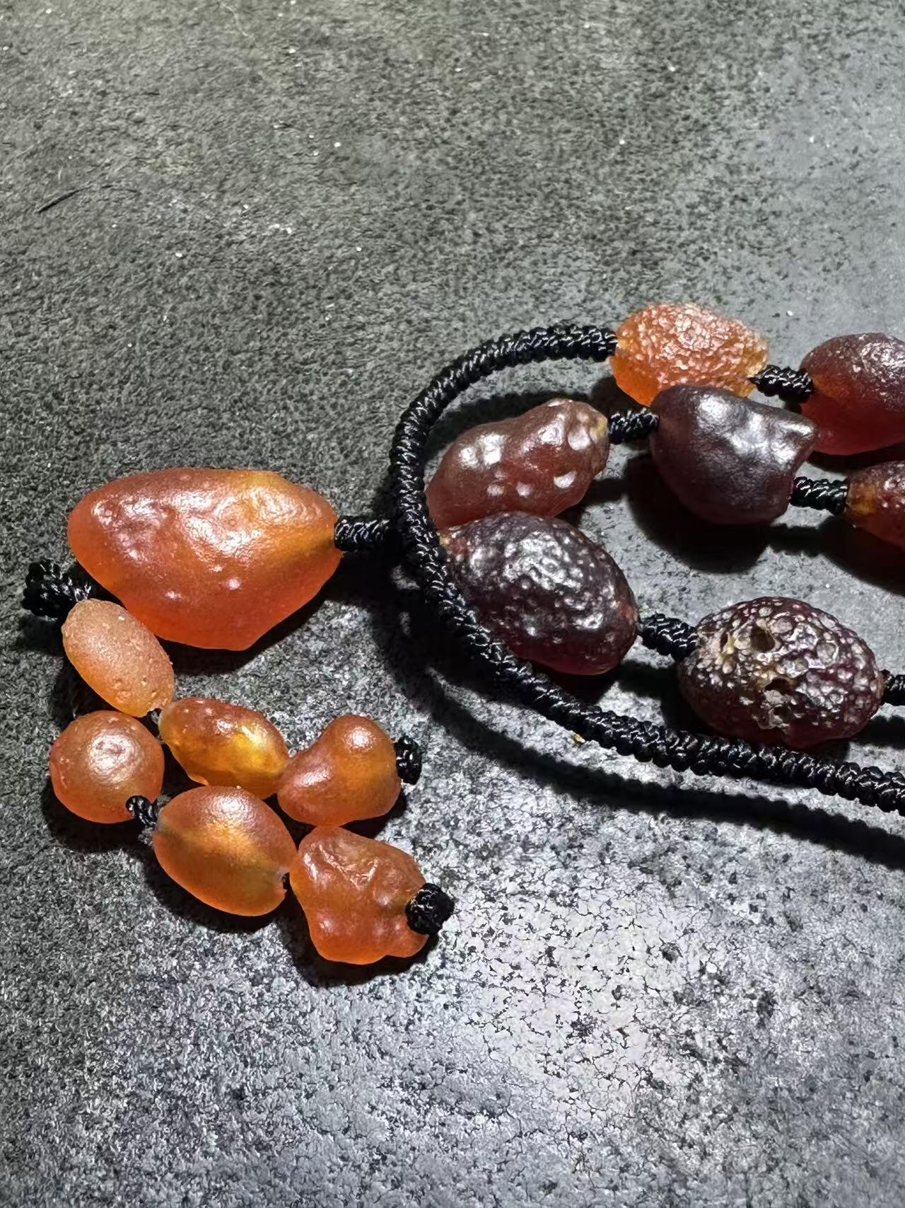 精美天然戈壁阿拉善麻皮樱桃红项链一条 ，