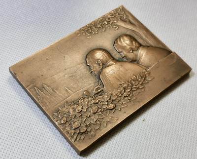 甄臻铺-世界币章拍卖（第46期）送拍享返佣金等优惠多多（1月10日精品场，敬请期待） 法国金婚纪念方型大铜章 186.7克 79.5*57.5mm 丰饶角铜标，细节见图