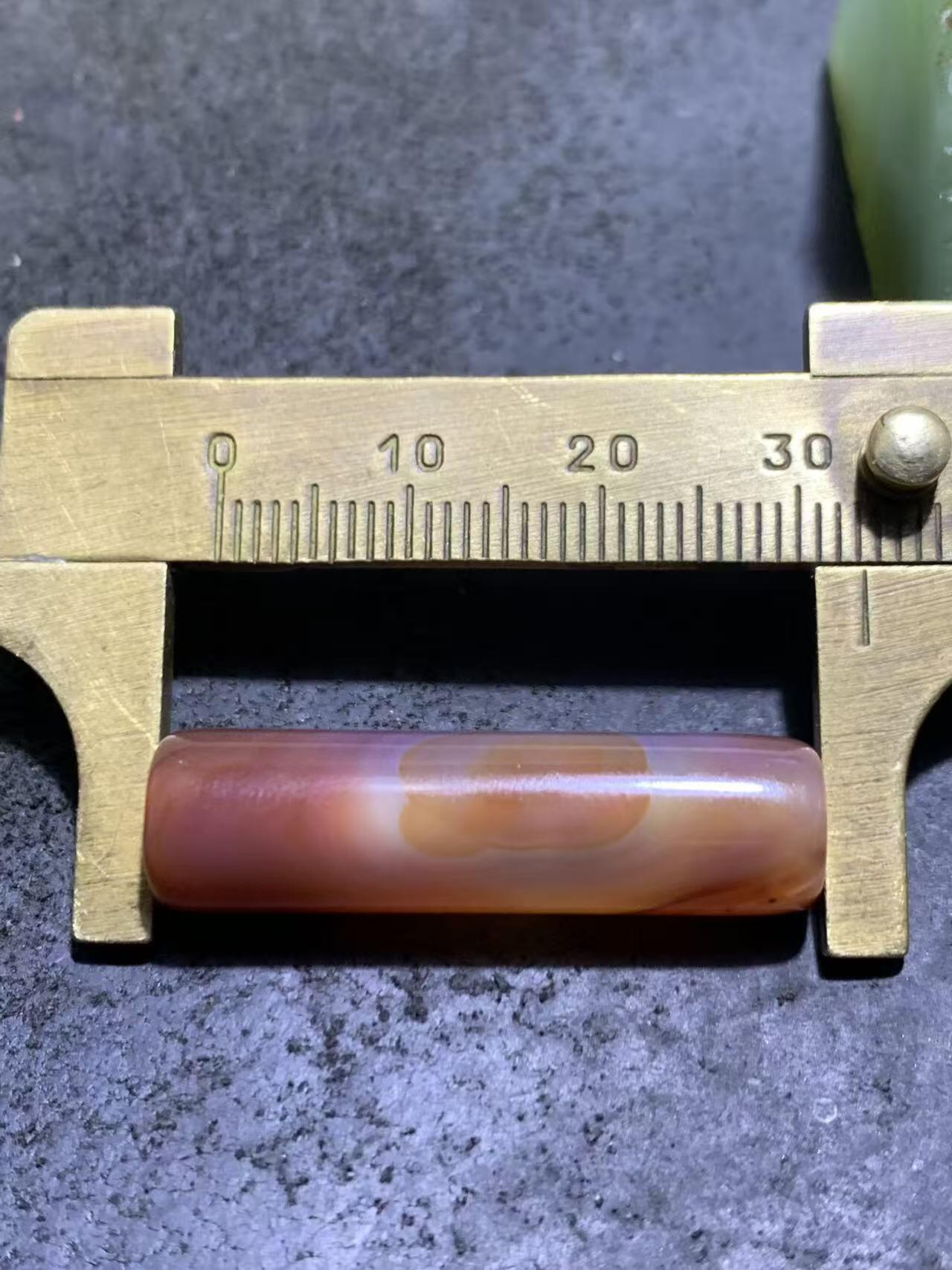 精美天眼纹缠丝玛瑙直桶，桶珠一个，