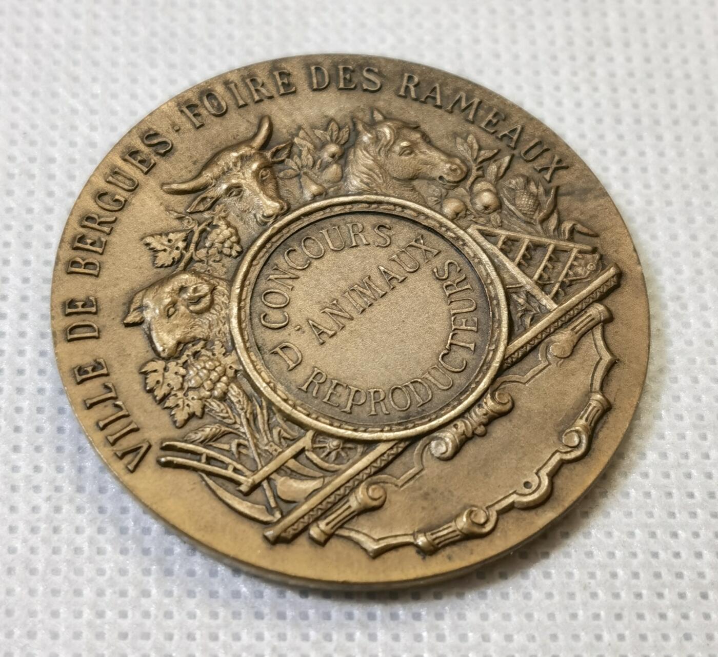 甄臻铺-世界币章拍卖（第46期）送拍享返佣金等优惠多多（1月10日精品场，敬请期待） 法国花环玛丽安娜农业奖章 40mm 29.25g，细节见图