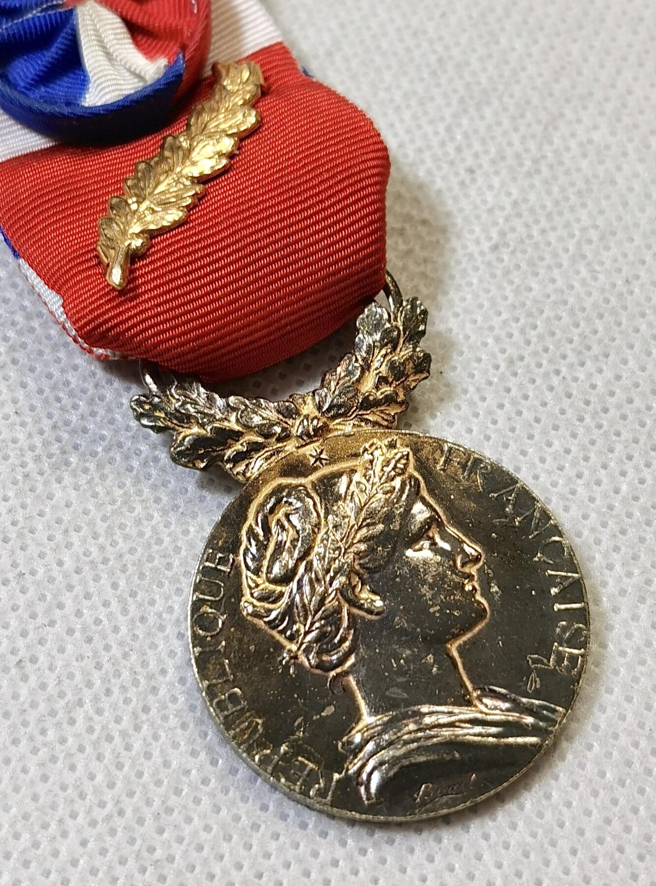 甄臻铺-世界币章拍卖（第46期）送拍享返佣金等优惠多多（1月10日精品场，敬请期待） 法国金级荣誉奖章特别版 纯银镀金 金棕榈勋饰 16.5克 925银 1993年实发