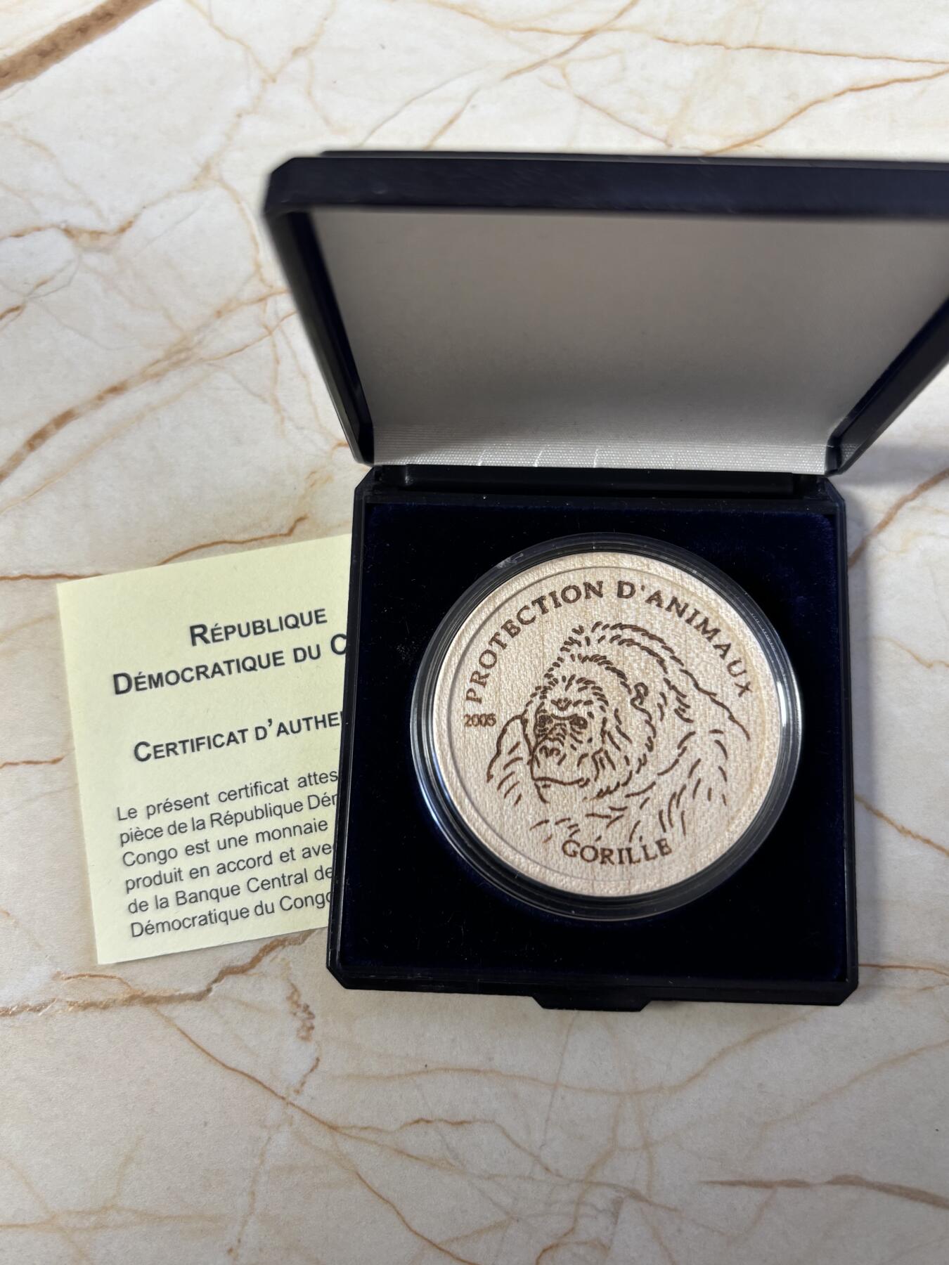 第187期拍卖 稀奇世界首枚木头材质刚果2005年大猩猩纪念币带盒证。公司从何2000枚