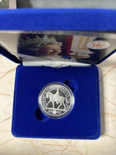 第187期拍卖 - 英国2002年伊丽莎白女王登基50周年精制纪念银币，28.28克，925银，发行75000枚