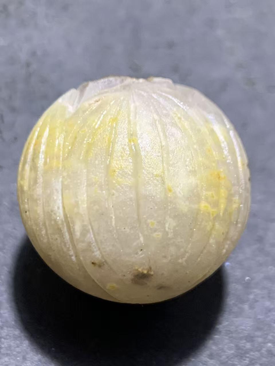 精美冰飘战国红玛瑙雕刻莲蓬珠一个，寓意：多子多福