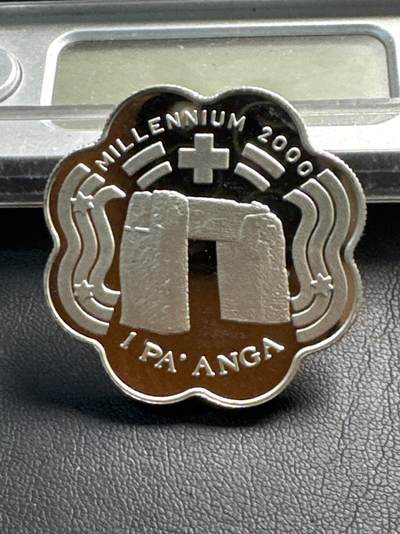 ❤️【币观天下】❤️ 第338期钱币拍卖- 2026.1.9周五晚上6点半场-长期征集拍品 - 汤加王国1999年千禧年石拱门多边银币1盎司