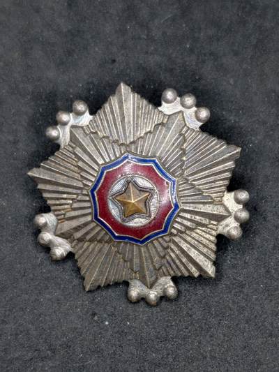 凯旋世界勋赏（第21期冬季大拍）（欢迎送拍）（对拍品有疑问请询问客服，不接受到手刀，出价默认拍品品相。请认真阅读拍卖规则！出价默认已认可！）（收到货请录制开箱视频，无视频概不处理问题。） - 朝鲜国旗勋章