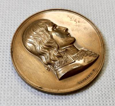 甄臻铺-世界币章拍卖（第46期）送拍享返佣金等优惠多多（1月10日精品场，敬请期待） 拿破仑意大利战役铜章，法国大革命时期，击败第一次反法联盟，少见的拿破仑执政官时期形象 34.2克，41.7mm 丰饶角铜标，高浮雕，表面有上漆层，细节见图