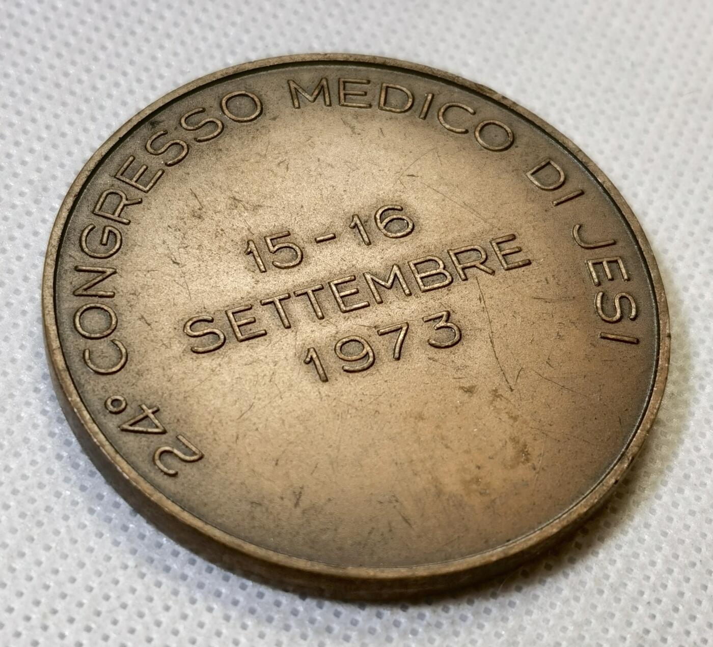 甄臻铺-世界币章拍卖（第46期）送拍享返佣金等优惠多多（1月10日精品场，敬请期待） 塞滕布雷1973医学大会铜章 57.7克 49mm，细节见图
