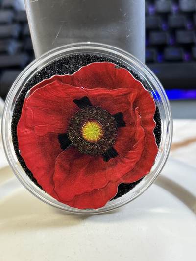 第187期拍卖 - 库克2017年二战记忆罂粟花形彩色异形纪念银币，有掉色，999银，发行2500枚