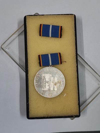 韵星假日拍卖第三十六期 -- Rimey Holidays Auction 36 - 民主德国银级为加强国防长期履行巩固义务奖章带原盒略