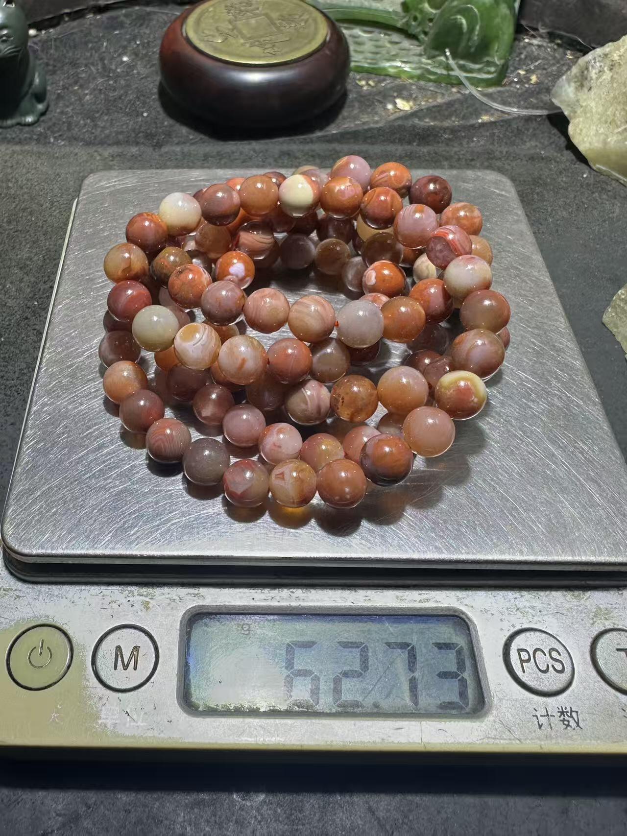 川料南红玛瑙多圈手串一条，