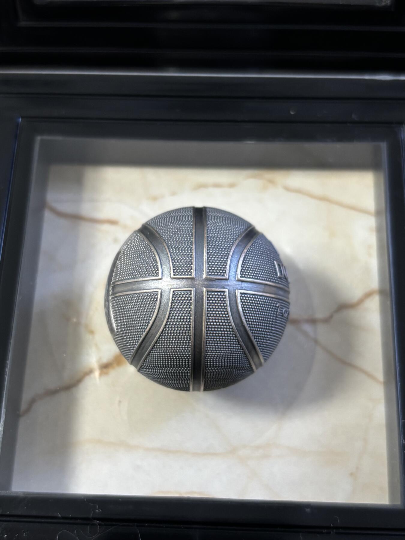 第187期拍卖 萨摩亚2021年篮球1盎司仿古3D立体球形纪念银币，999银，发行999枚