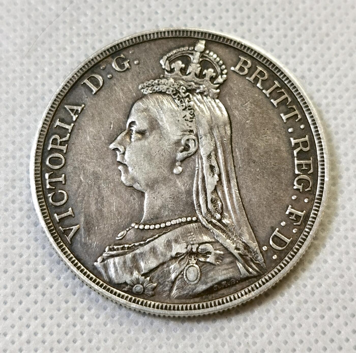 甄臻铺-世界币章拍卖（第46期）送拍享返佣金等优惠多多（1月10日精品场，敬请期待） 1887年维多利亚高冠马剑银币，包浆自然老味道