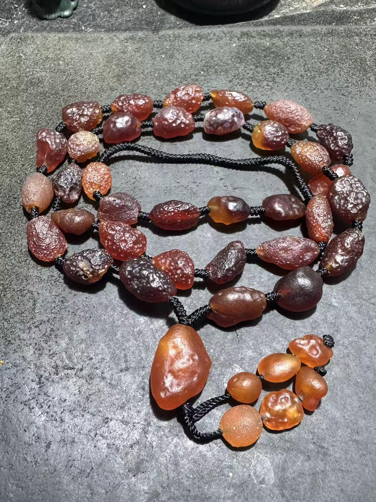 精美天然戈壁阿拉善麻皮樱桃红项链一条 ，