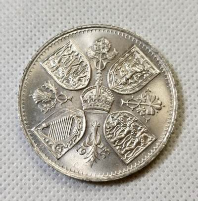 甄臻铺-世界币章拍卖（第46期）送拍享返佣金等优惠多多（1月10日精品场，敬请期待） 英国伊丽莎白二世登基5先令大镍币，1953年  发行量 5963000枚  带转光未流通品相，细节很好，直径38.6mm，细节见图