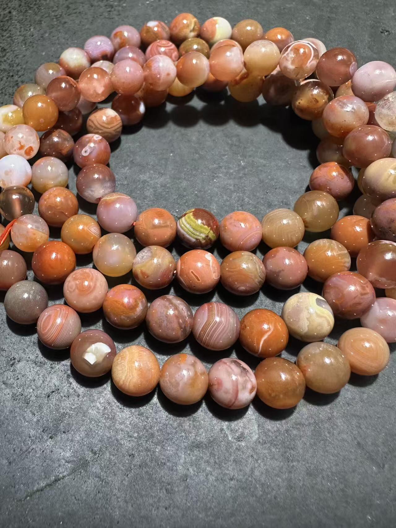 川料南红玛瑙多圈手串一条，