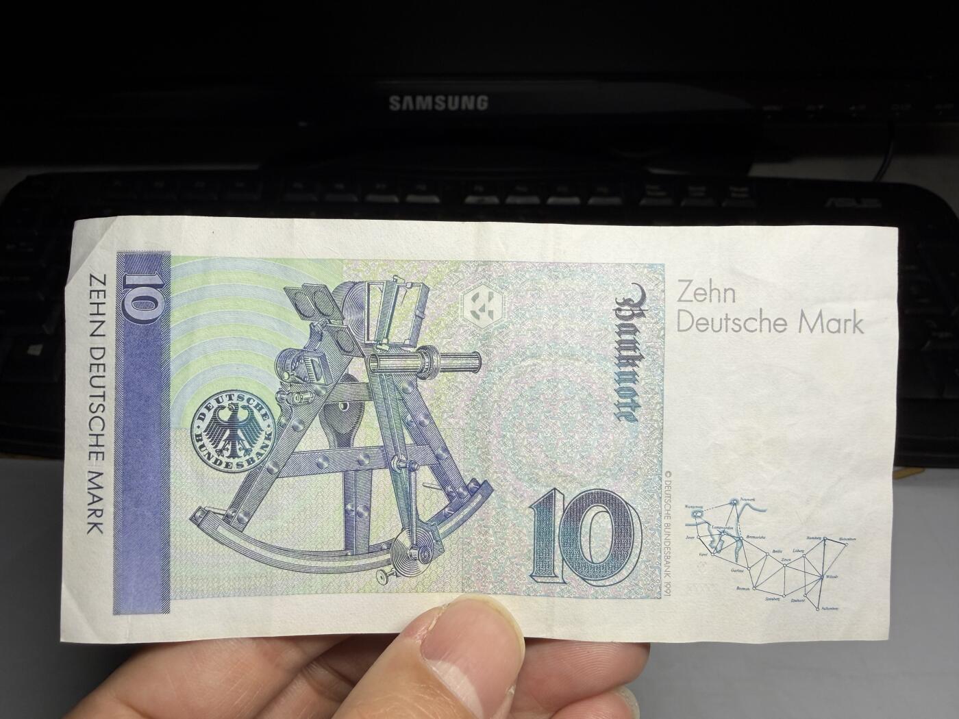 2026年集古藏今外币拍卖第一期-第3场—（总第300拍-纸币专场），本期拍完结算一次，发货时间2-3天，休息几天后继续新的一期拍卖。 1989年德国10马克