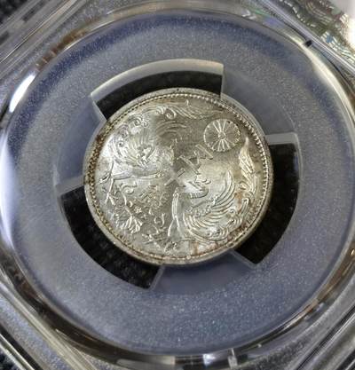 甄臻铺-世界币章拍卖（第46期）送拍享返佣金等优惠多多（1月10日精品场，敬请期待） PCGS-MS66，日本昭和十二年双凤五十钱银币，此品种常见N盒，PCGS的很少见，暴力转光，收藏一步到位