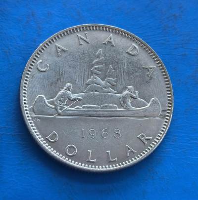 外国优质银币非洲美洲币，周六九点倒数截拍，满百包邮，持续收拍 - 加拿大1968 年 1 元币，正面是伊丽莎白二世像，背面展现原住民独木舟场景，还原加拿大本土文化风貌，币面细节生动，兼具历史人文与收藏价值