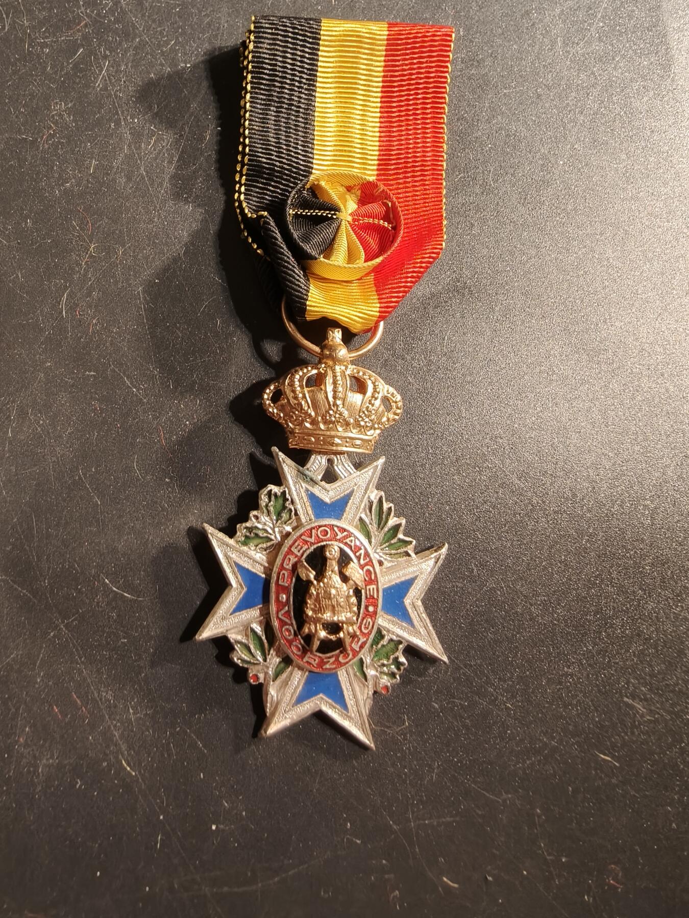 老王徽章第175期 比利时金级工业特别勋章