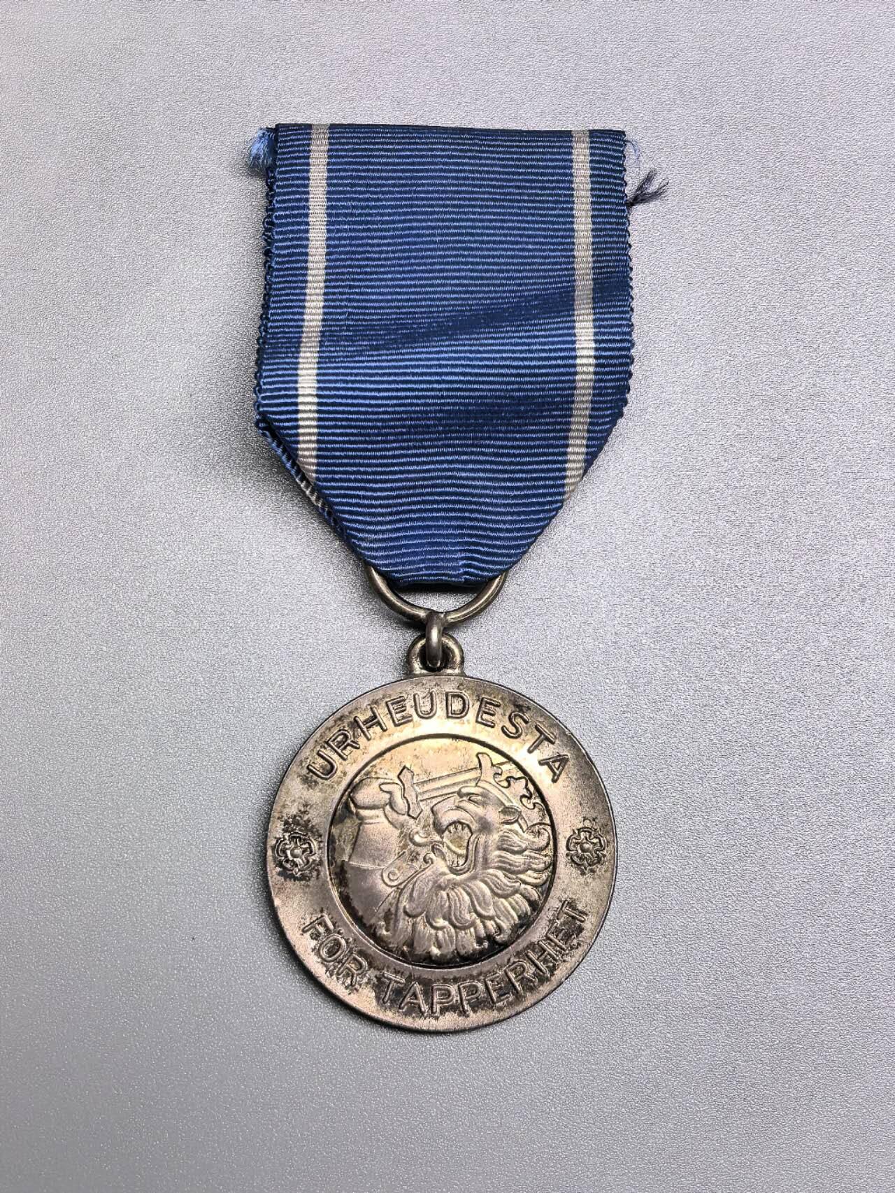 小驴勋章奖章收藏1月10日周六晚六点拍卖（珍爱和平，收藏战争，铭记历史，勿忘国耻，忠党爱国。有偿代拍，送拍规则在简介最后，参拍须阅读规则后再参拍，关系到运费包装发货时效真假辨别等关键信息，拍卖时不再发原图，看大图店主微信码在拍卖店铺介绍里）