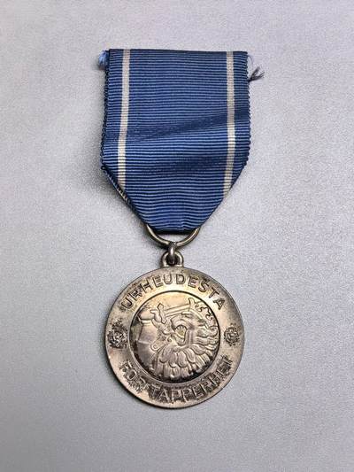 小驴勋章奖章收藏1月10日周六晚六点拍卖（珍爱和平，收藏战争，铭记历史，勿忘国耻，忠党爱国。有偿代拍，送拍规则在简介最后，参拍须阅读规则后再参拍，关系到运费包装发货时效真假辨别等关键信息，拍卖时不再发原图，看大图店主微信码在拍卖店铺介绍里） - 芬兰一级自由勋章，背打银标年份标，银质