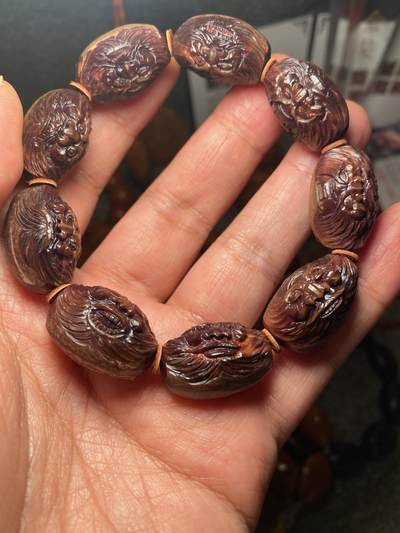 苏工名家王红秋个人作品展示 - 福利老苏工核雕，纯手工雕刻，紫核老款钟馗百态手串个性十足，等待有缘人，市场无同款，尺寸1。6x2.45喜欢的来呀