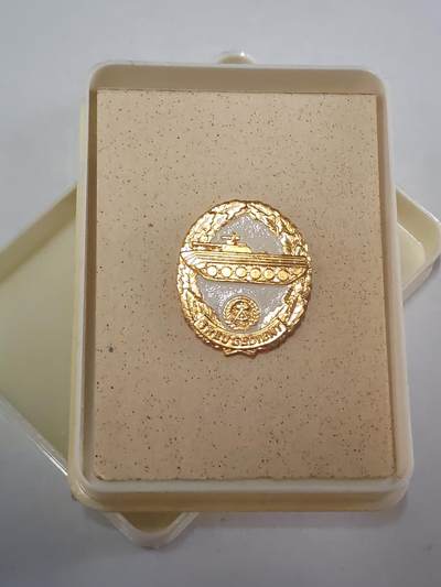 韵星假日拍卖第三十六期 -- Rimey Holidays Auction 36 - 民主德国优秀装甲兵驾驶员证章带原盒