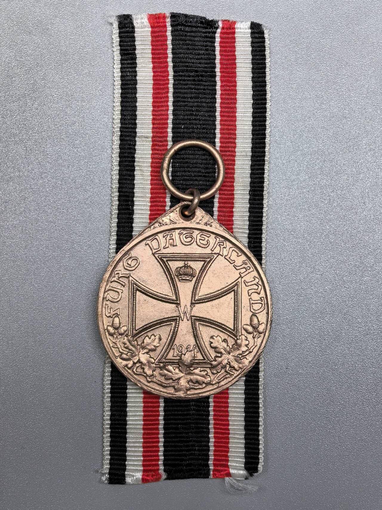 小驴勋章奖章收藏1月10日周六晚六点拍卖（珍爱和平，收藏战争，铭记历史，勿忘国耻，忠党爱国。有偿代拍，送拍规则在简介最后，参拍须阅读规则后再参拍，关系到运费包装发货时效真假辨别等关键信息，拍卖时不再发原图，看大图店主微信码在拍卖店铺介绍里）