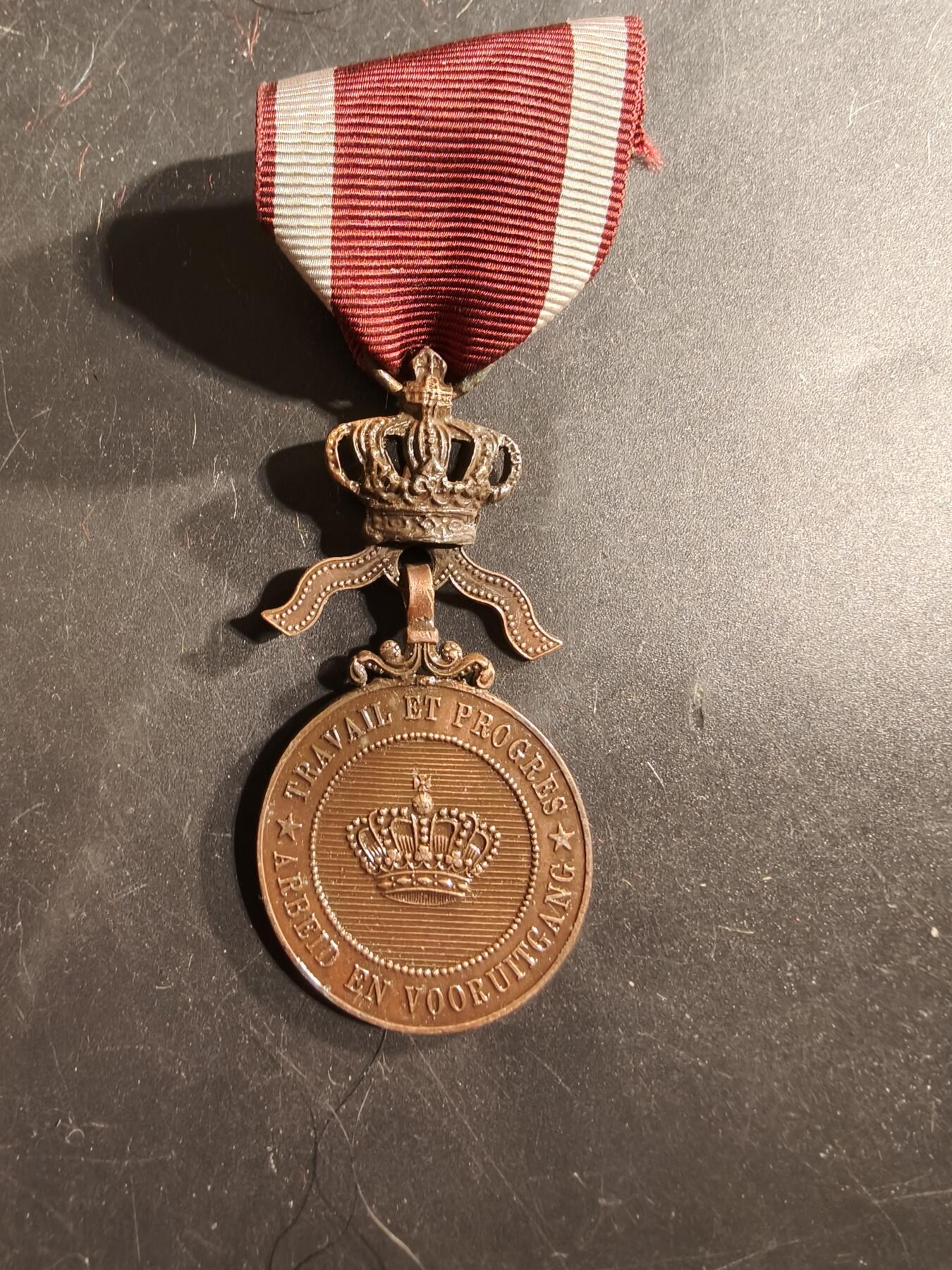 老王徽章第175期 比利时铜级王冠奖章