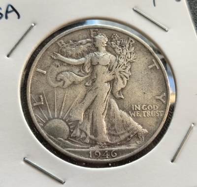 外国优质银币非洲美洲币，周六九点倒数截拍，满百包邮，持续收拍 - 美国1946 年行走自由女神半元银币S版，正面是持枝女神伴旭日纹，背面立鹰配 “合众为一” 格言，版式经典、年份具战后纪念性，是美币收藏中人气较高的品种。