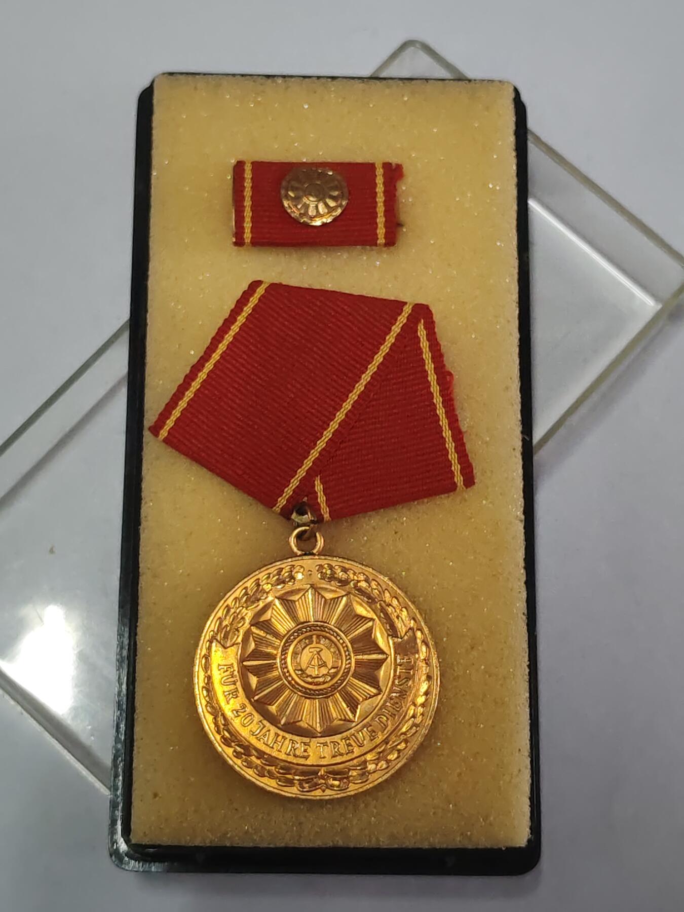 韵星假日拍卖第三十六期 -- Rimey Holidays Auction 36 民主德国特级三等内务部武装力量圆满服役奖章带原盒略 库存品相 铜镀金