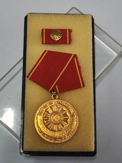 韵星假日拍卖第三十六期 -- Rimey Holidays Auction 36 - 民主德国特级三等内务部武装力量圆满服役奖章带原盒略 库存品相 铜镀金
