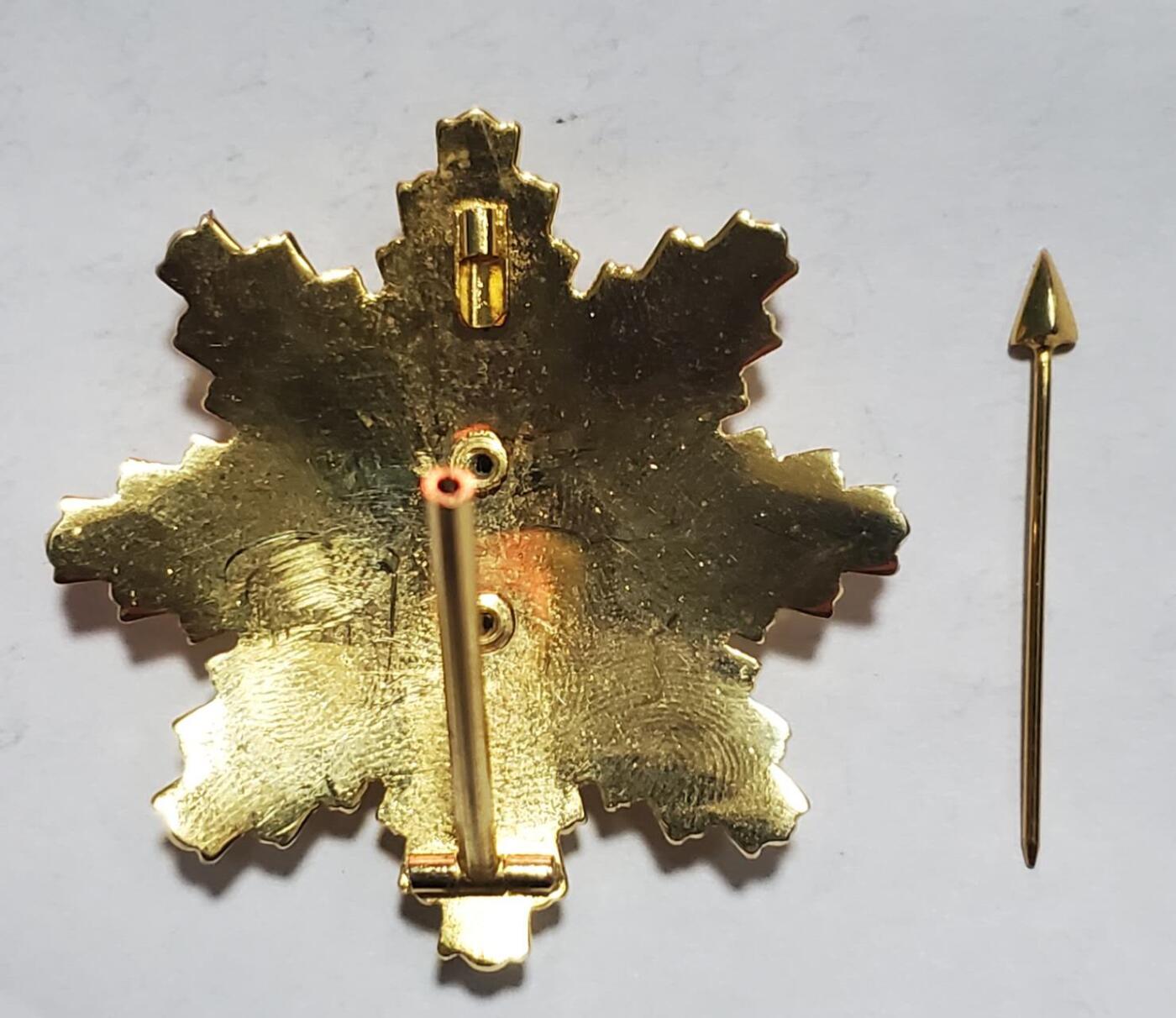 韵星假日拍卖第三十六期 -- Rimey Holidays Auction 36 泰王国皇家海军军官院校进修奖章 将官级别 经典星芒设计 铜镀金 品相非常好 镀金完美