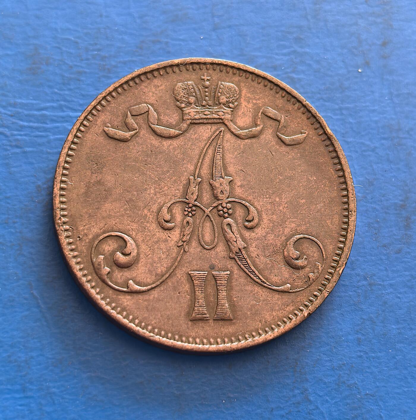 外国优质银币非洲美洲币，周六九点倒数截拍，满百包邮，持续收拍 芬兰1873 年 5 芬尼铜币，正面标币值与 “PENNIA”，背面展王冠 + 装饰纹（沙俄统治期标识），承载芬兰早期货币文化，兼具地域历史与复古纹饰收藏价值。