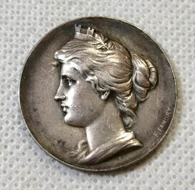 “甄选寰宇 · 臻藏岁华”新年精品场（直播拍卖）-甄臻铺-世界币章拍卖（第47期）送拍享返佣金等优惠多多 - 瑞士 1898年 苏黎世射击节银章 美女与野兽 持枪狮子霸气威武 状态还不错，细节见图