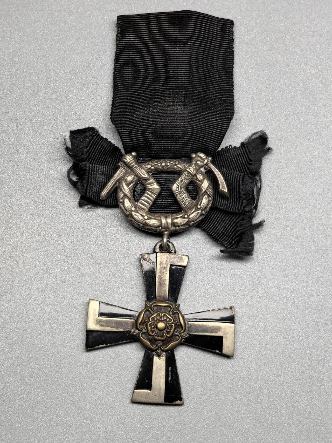 小驴勋章奖章收藏1月10日周六晚六点拍卖（珍爱和平，收藏战争，铭记历史，勿忘国耻，忠党爱国。有偿代拍，送拍规则在简介最后，参拍须阅读规则后再参拍，关系到运费包装发货时效真假辨别等关键信息，拍卖时不再发原图，看大图店主微信码在拍卖店铺介绍里）