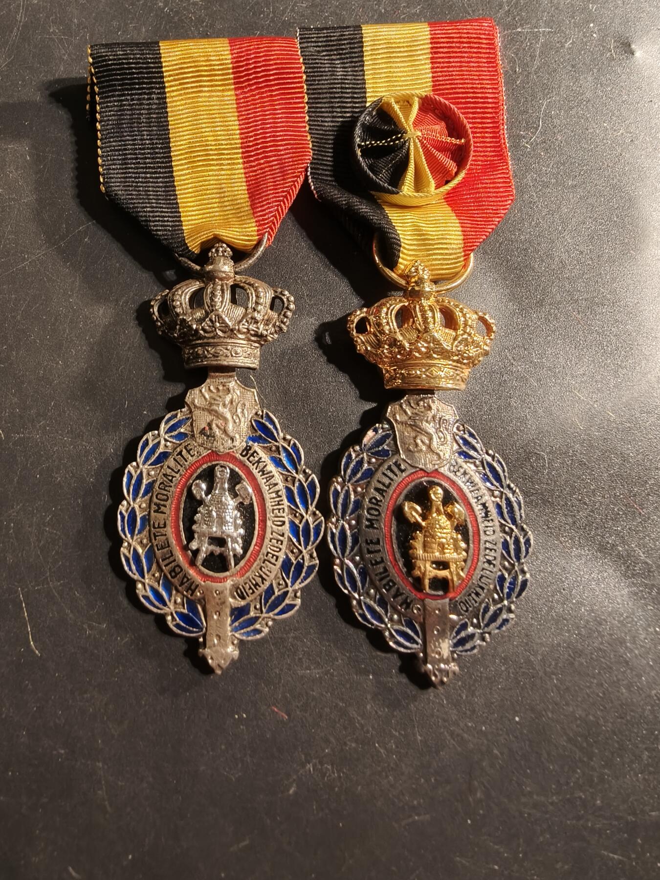 老王徽章第175期 比利时金银级劳工奖章一组