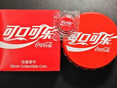 【德藏】世界币章拍卖第161期 - 2020年 斐济可口可乐(中文)1元异形纪念银币 原盒 6g 999银