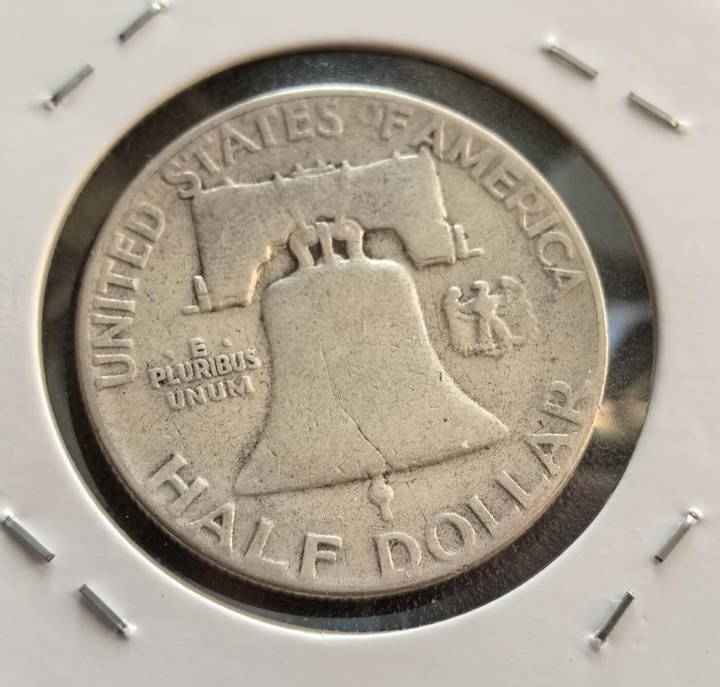 外国优质银币非洲美洲币，周六九点倒数截拍，满百包邮，持续收拍 美国1952 年富兰克林半元银币，正面是富兰克林头像配 “自由” 字样，背面是独立钟 + 小鹰饰，带 “合众为一” 格言，版式独特、是经典纪念币，收藏辨识度高。