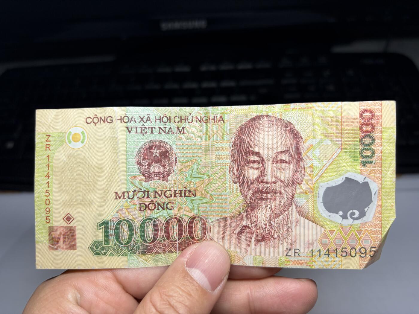 2026年集古藏今外币拍卖第一期-第3场—（总第300拍-纸币专场），本期拍完结算一次，发货时间2-3天，休息几天后继续新的一期拍卖。 越南10000盾塑料钞