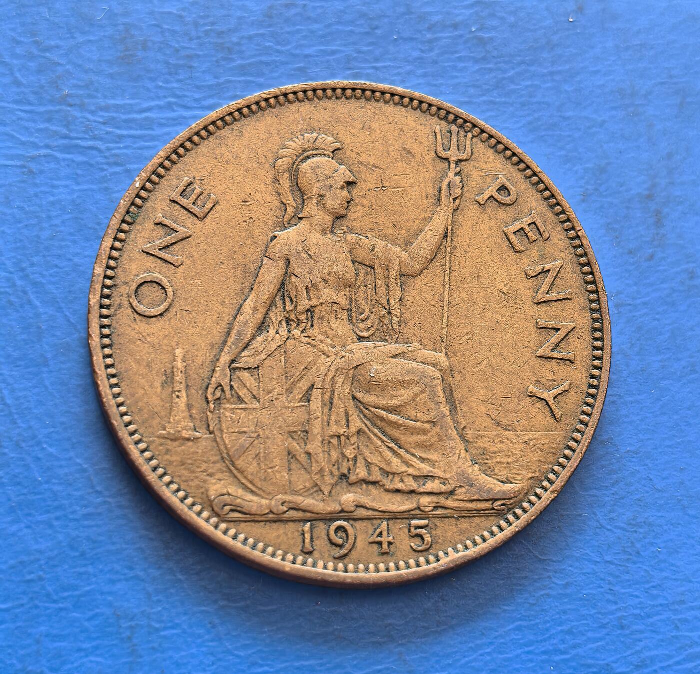 外国优质银币非洲美洲币，周六九点倒数截拍，满百包邮，持续收拍 英国1945 年乔治六世 1 便士铜币，正面印国王头像 + 君主标识，背面展持三叉戟的不列颠女神像，承载二战末期英国货币文化，兼具君主纪念与国家符号收藏价值。