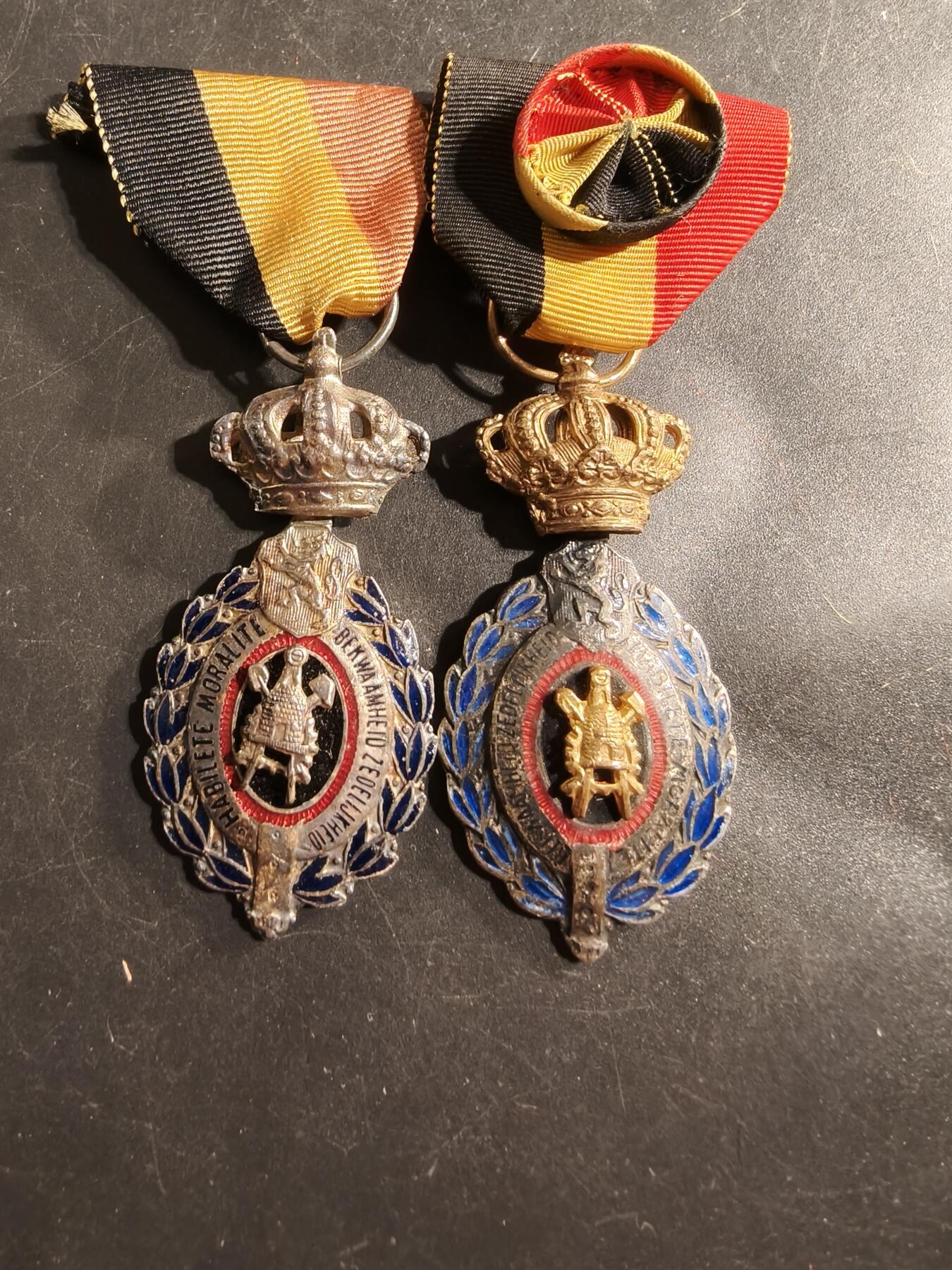 老王徽章第175期 比利时金银级劳工奖章一组