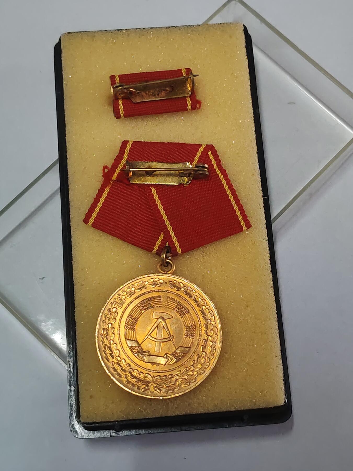 韵星假日拍卖第三十六期 -- Rimey Holidays Auction 36 民主德国特级三等内务部武装力量圆满服役奖章带原盒略 库存品相 铜镀金