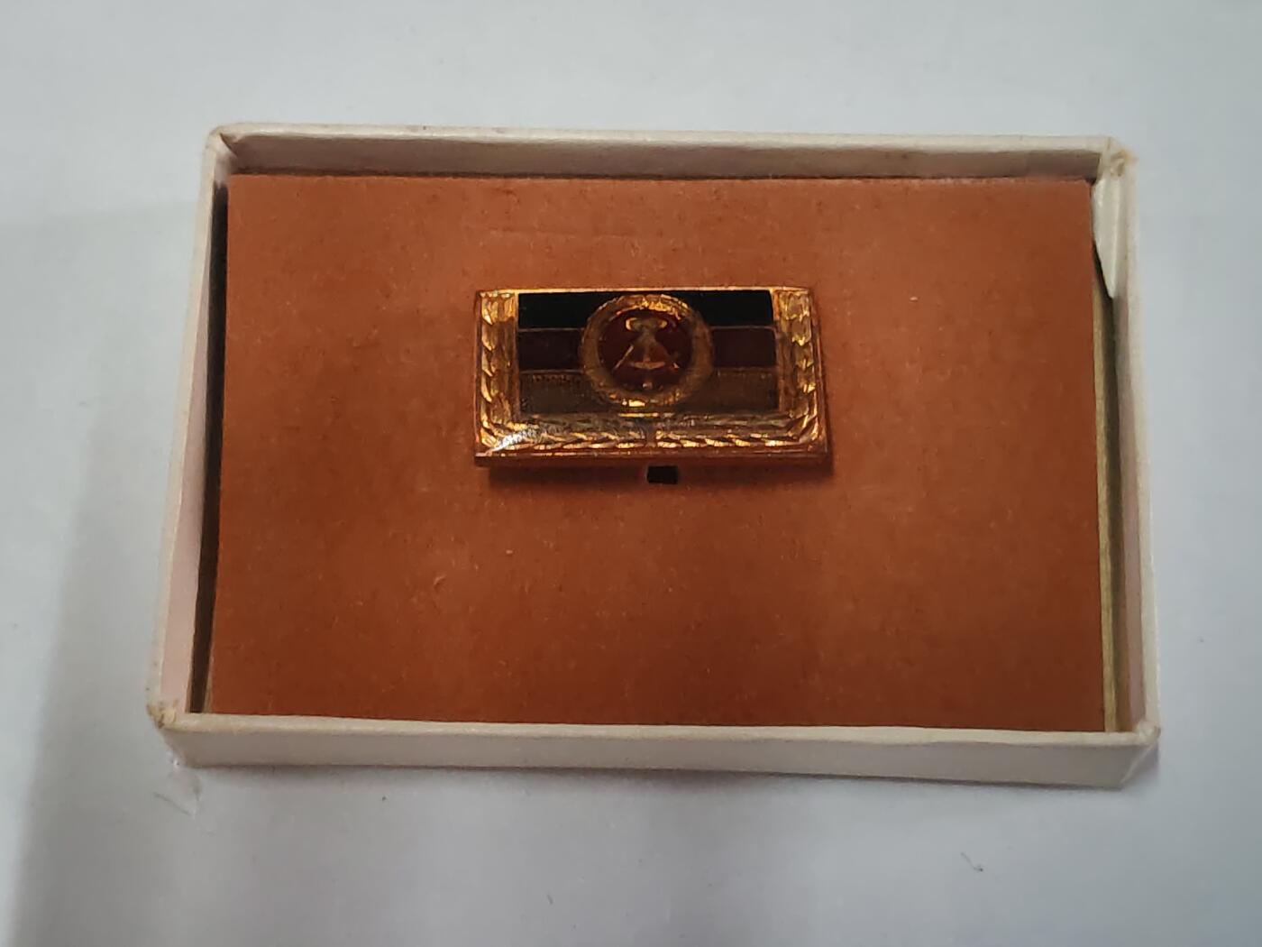 韵星假日拍卖第三十六期 -- Rimey Holidays Auction 36 民主德国集体劳动模范五次获得