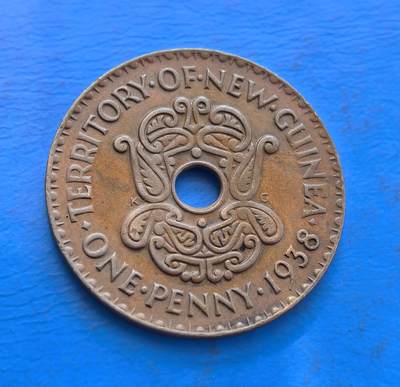 外国优质银币非洲美洲币，周六九点倒数截拍，满百包邮，持续收拍 - 极美品1938 年英属新几内亚 1 便士硬币，带圆孔设计，币面融殖民纹饰与王室标识，属英属太平洋领地货币，风格具殖民货币特色，是大洋洲殖民币收藏品类。