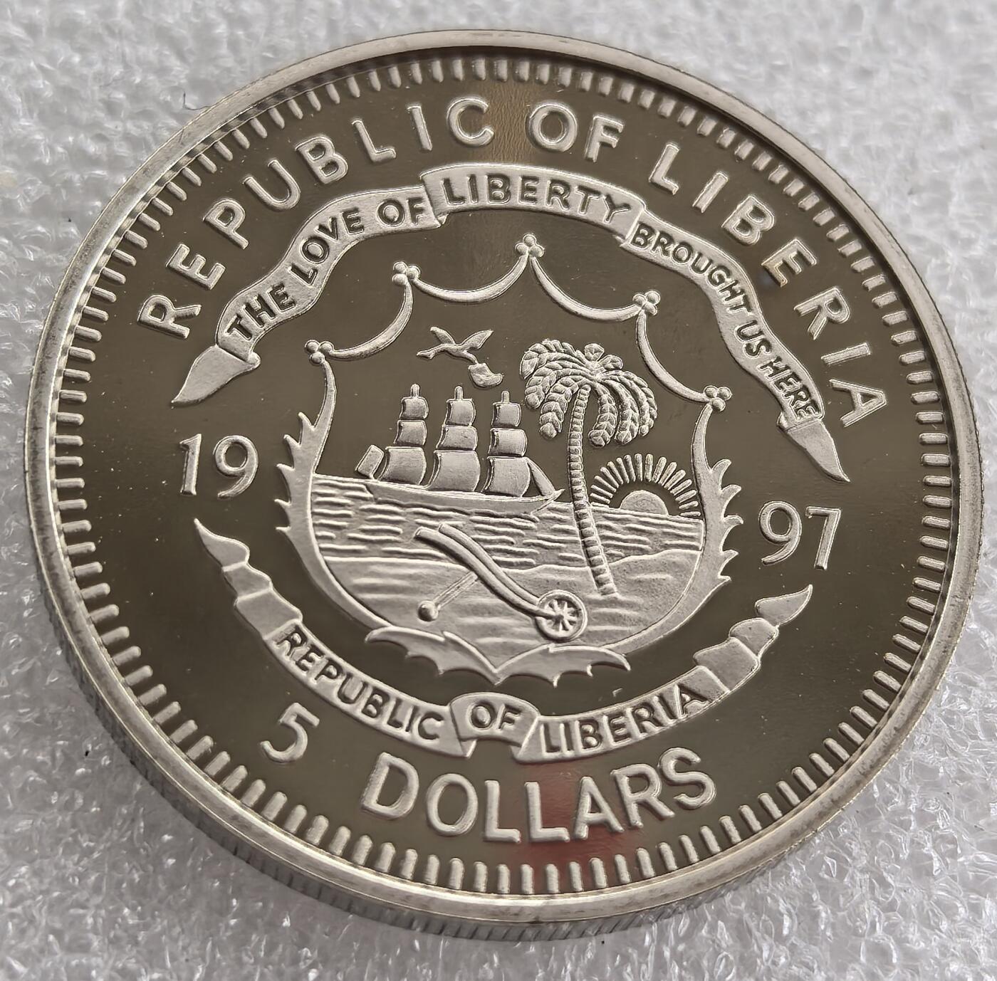 外国优质银币非洲美洲币，周六九点倒数截拍，满百包邮，持续收拍 利比里亚1997年5元纪念币，邓小平像，关联历史人物，题材独特；利比里亚国徽设计，兼具国别特色与收藏纪念属性，小众题材易成藏界亮点。