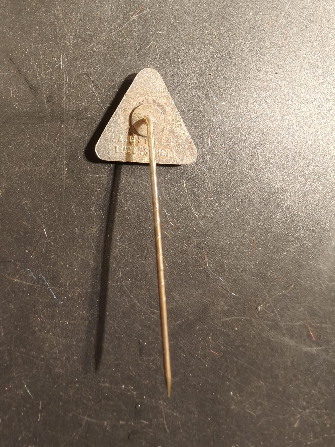 老王徽章第175期 德国金属工业协会针插